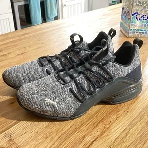 Men’s Puma sneakers like new